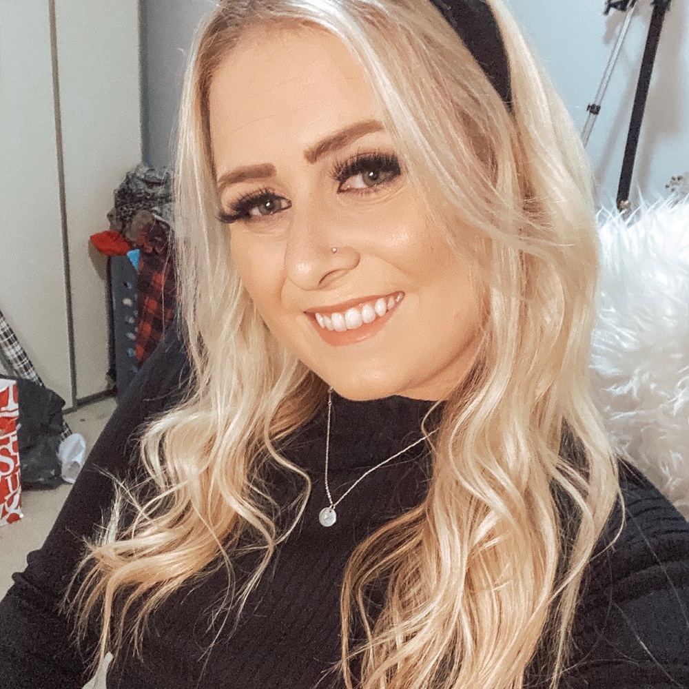 Meet your Posher, Laura